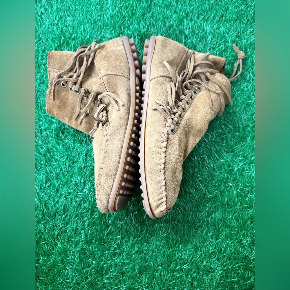 Minnetonka‎ Women’s Suede Lace-Up Ankle Boots - Tan Size 9